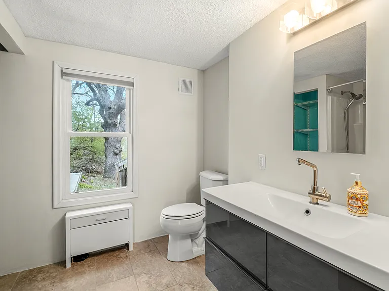 3821 Foss Rd #2 — Photo 5