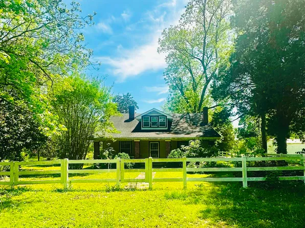 315 Barton Rd, Cherokee, AL 35616