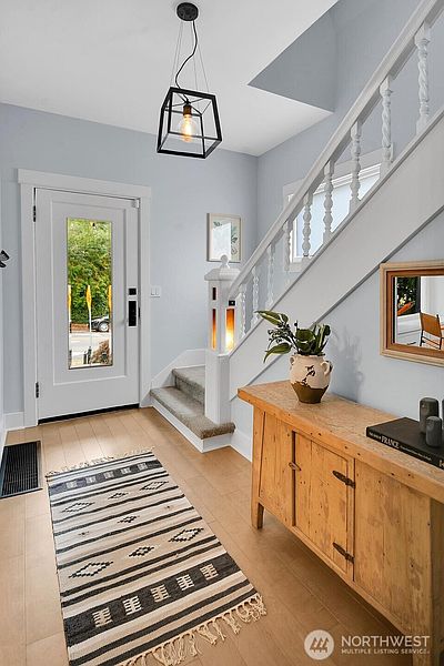 4th image of 1812 6th Avenue W