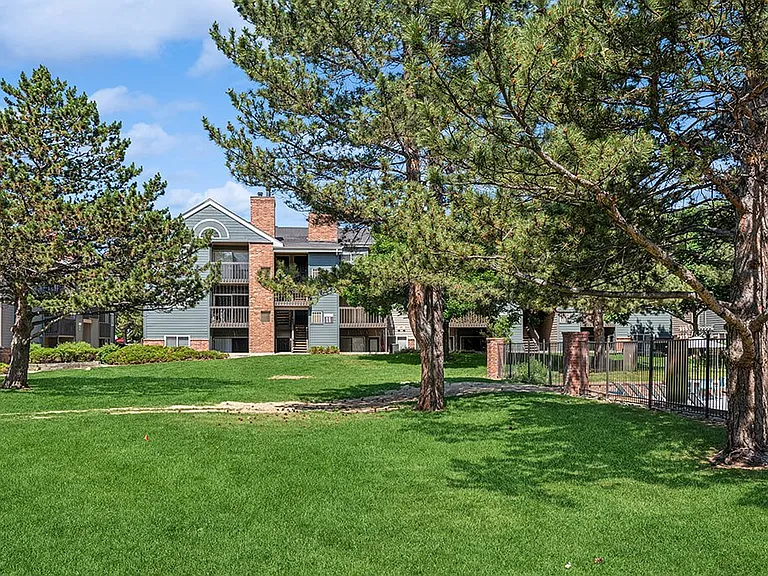 Rock Peak on Sunset Apartments — Photo 9