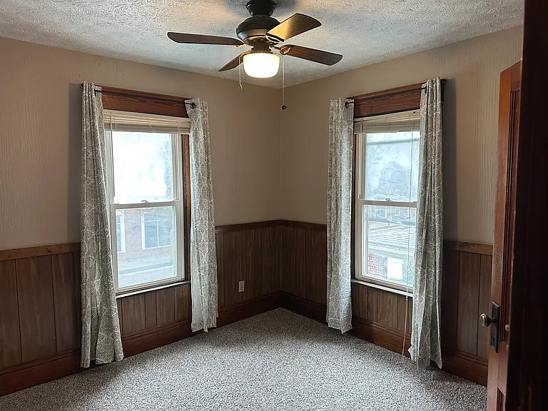 396 Sumner St — Photo 27