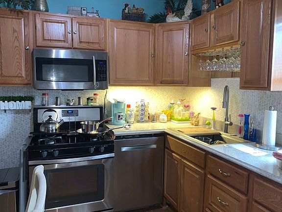 5th image of 2824 N Whipple St #2