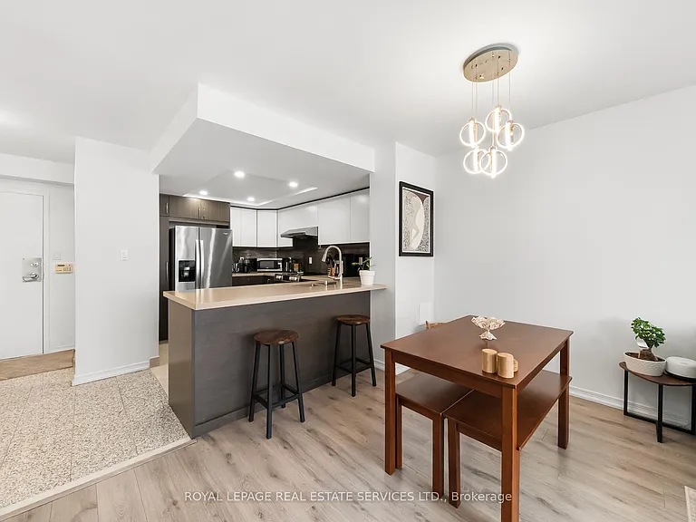 5785 Yonge St #601 — Photo 3