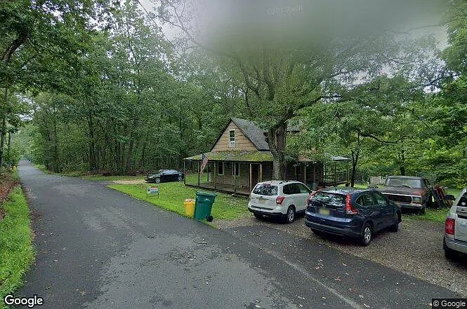 901 Maplehurst Ave — Photo 1