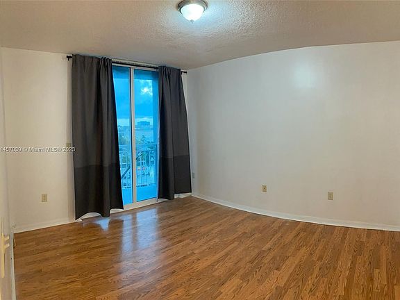 3rd image of 275 NE 18th St APT 803