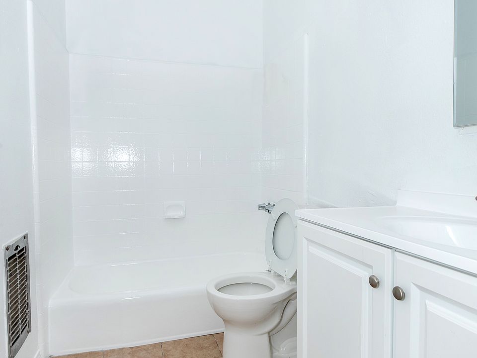 1st image of 12633 S Figueroa St #0