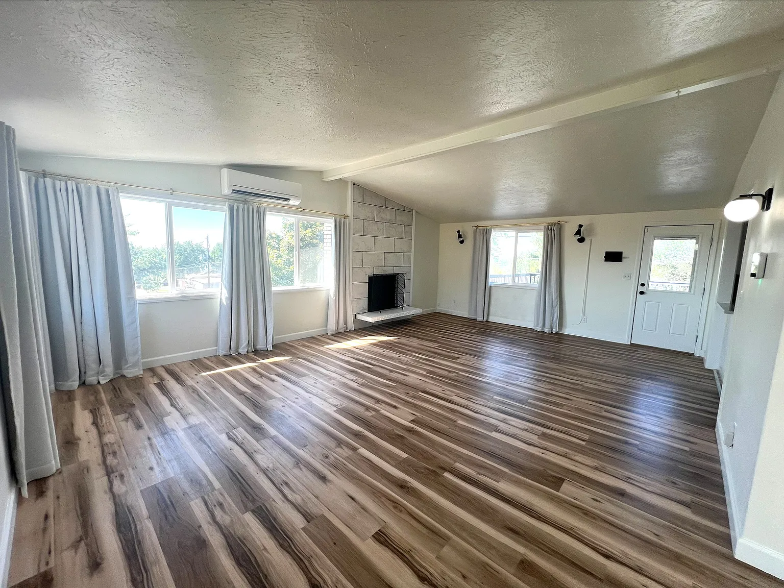 3 bed, 1.5 bath, 1500 sqft, $1,700 — Photo 2