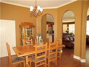 4th image of 390 Liberty Dr