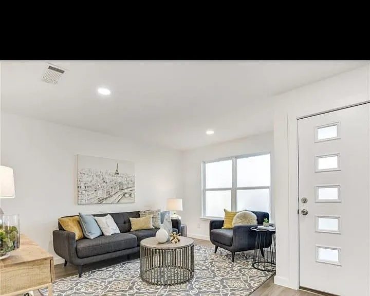 6409 Burns St #204 — Photo 1