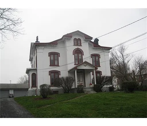 755 Hillside Pl photo 1