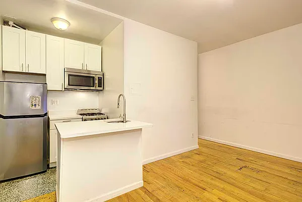 Rented by REAL New York | media 25