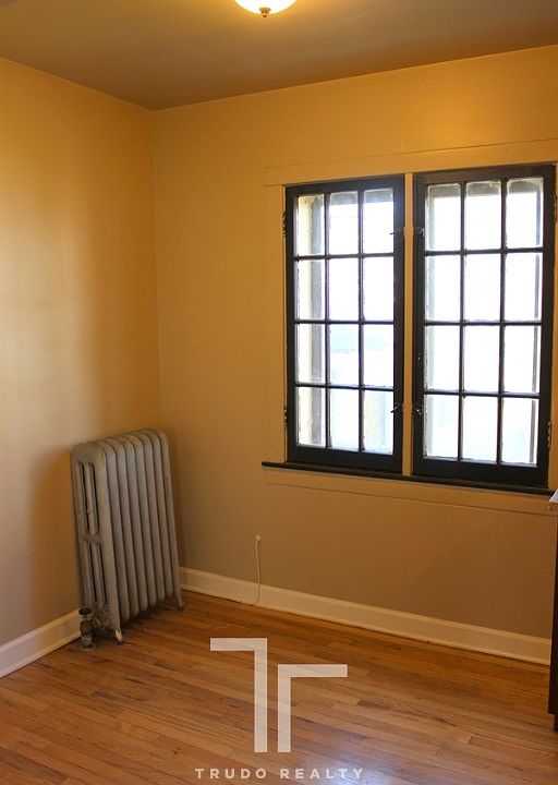 1st image of 2100 W Ainslie St #21081W