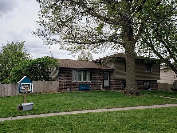 2nd image of 921 Dallas St