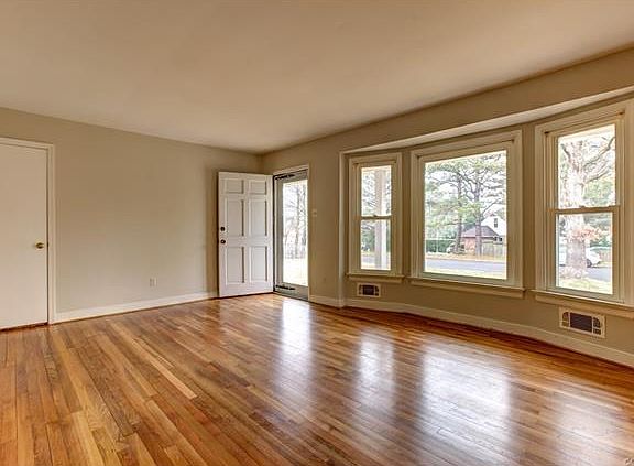 4th image of 1606 Lochwood Dr