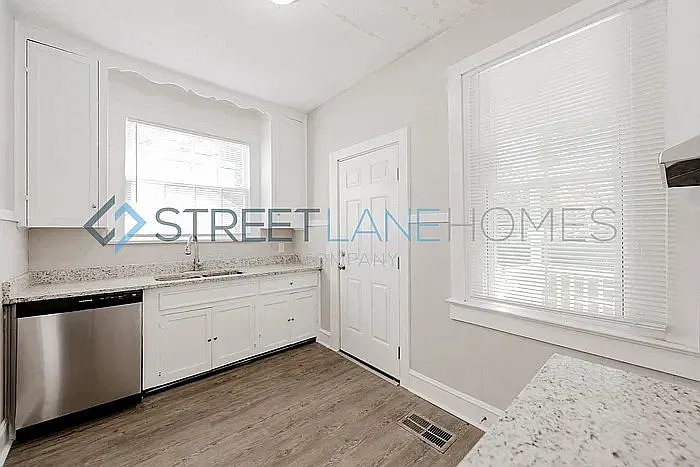 2 bed, 1.0 bath, 927 sqft, $1,125 — Photo 4