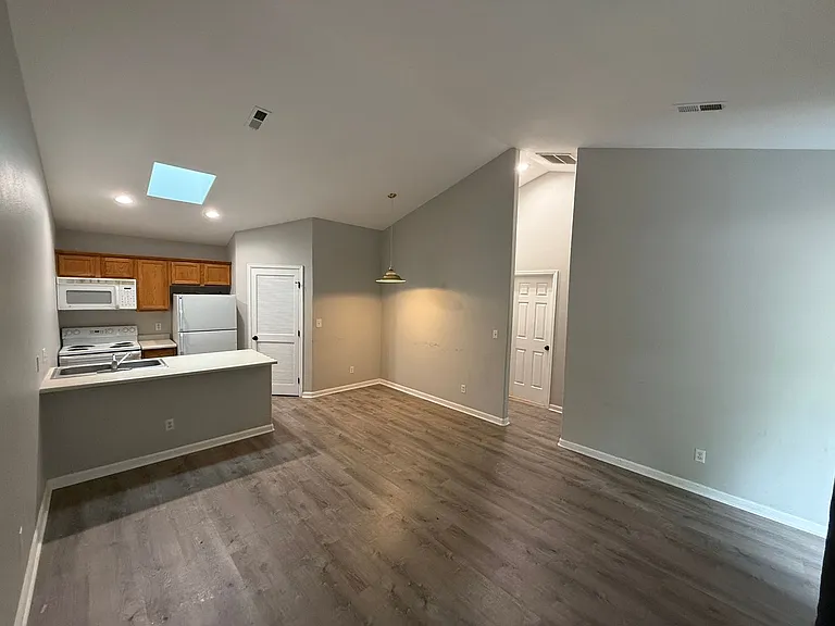 605-607 W 21st Ave — Photo 3