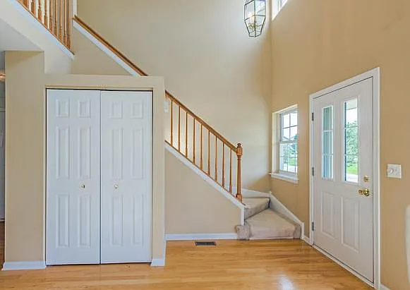 737 Sycamore Ct — Photo 2