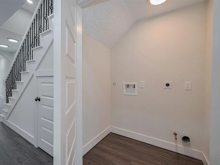 2206 Hoskins Dr — Photo 33