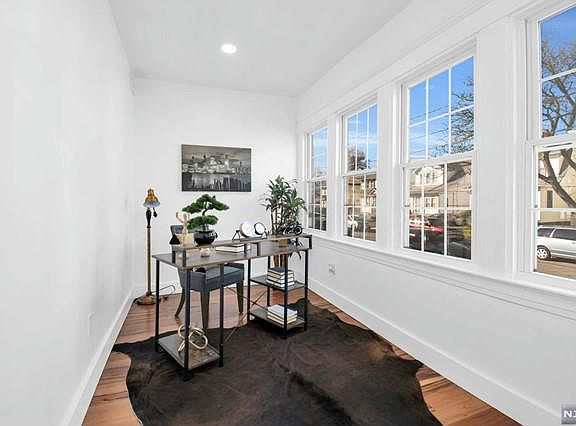 5th image of 64 Elmwood Ter