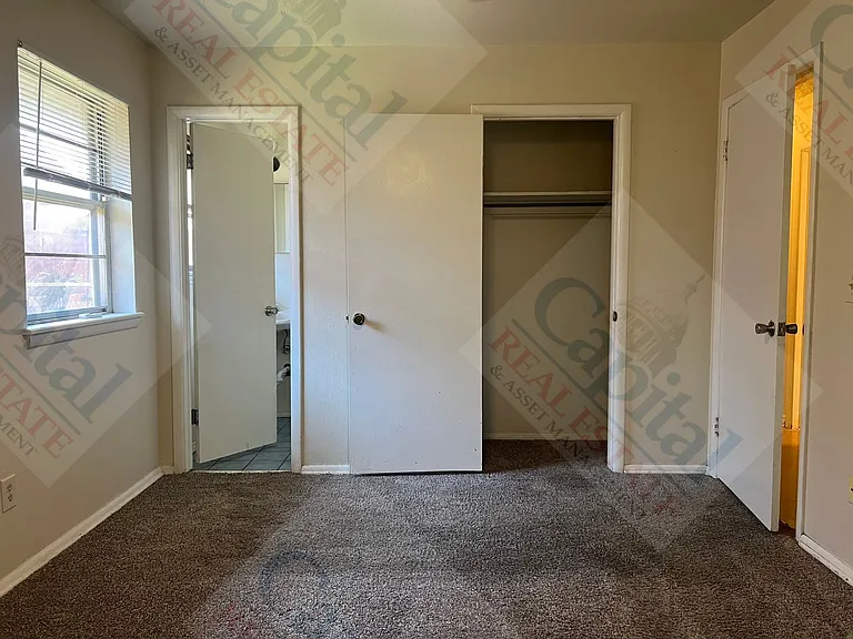 4304 NW 11th St — Photo 27