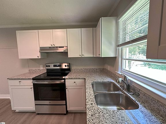 5th image of 249 Lakewood Dr