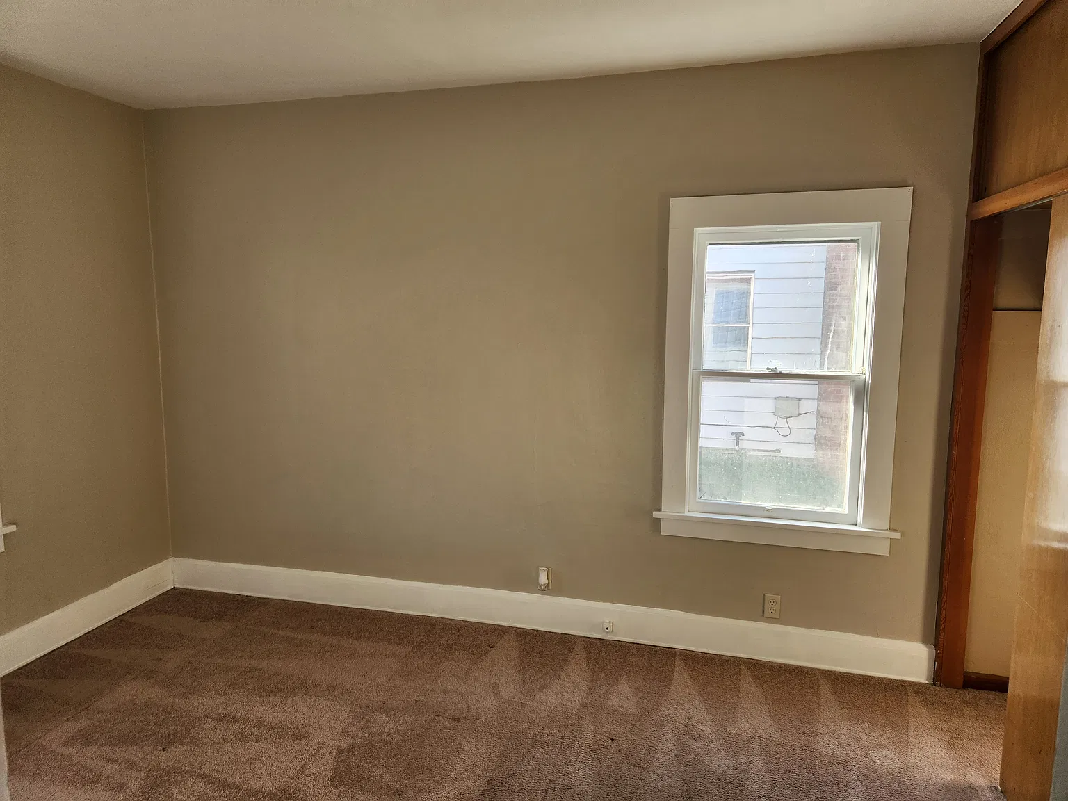 3 bed, 1351 sqft, $1,700 — Photo 2