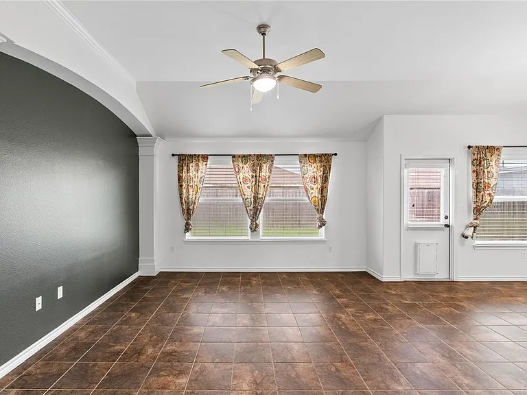3909 Los Arroyos Dr — Photo 2