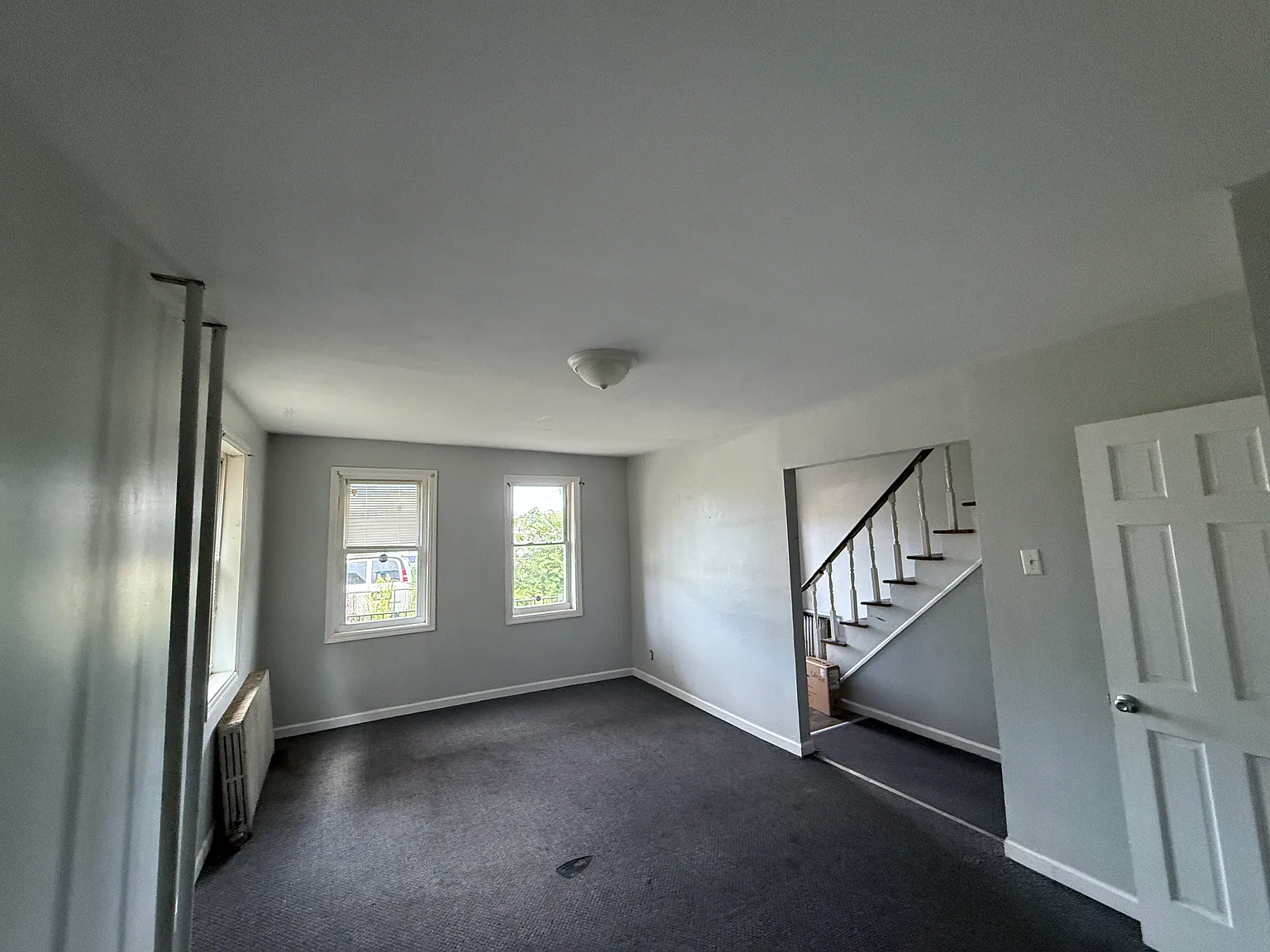 3 bed, 900 sqft, $1,400 — Photo 2