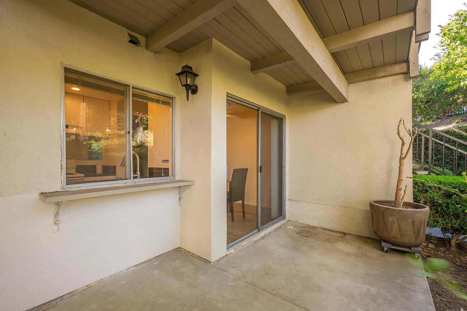 1 bed, 728 sqft, $2,400 — Photo 2