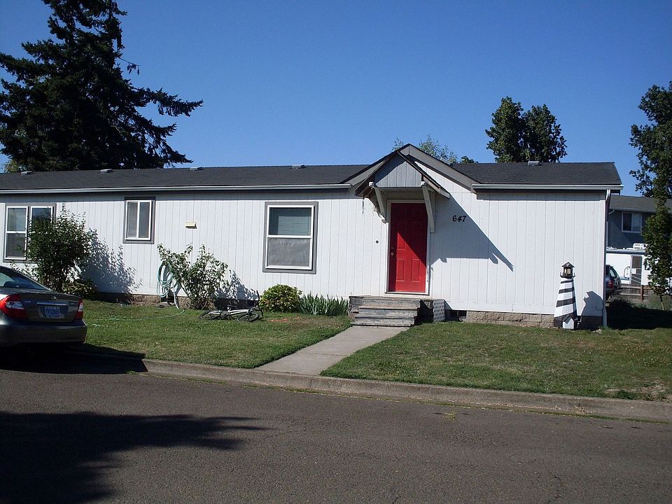 647 Dempsey St. Harrisburg, OR  97446