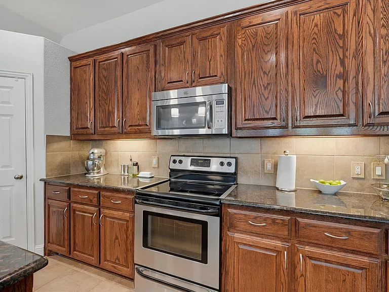2504 Maple Stream Dr — Photo 4
