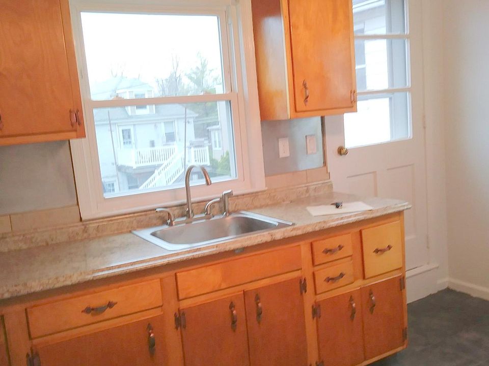 1st image of 22 Rossiter Ave