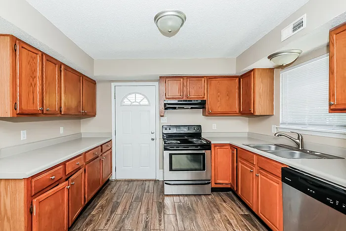 13715 Dealtry Ln — Photo 4