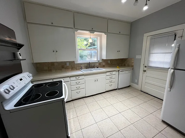 442 Elm St #A — Photo 5