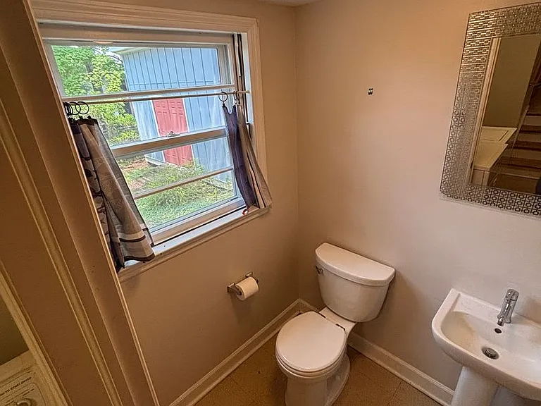 2312 Bedford Ave — Photo 6