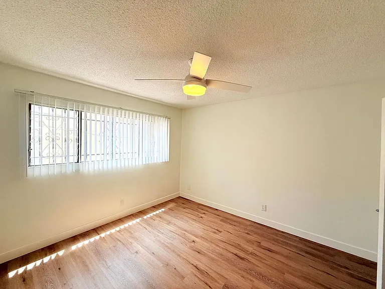 119 - 121 N Hillcrest Blvd — Photo 18