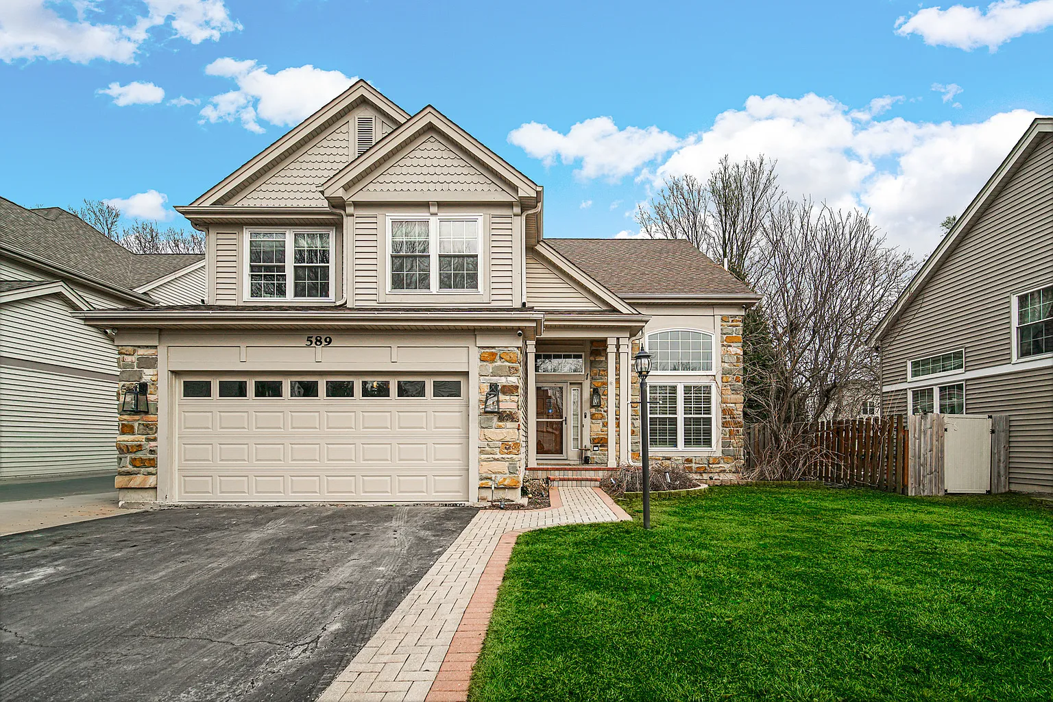589 Marseilles Cir photo 1