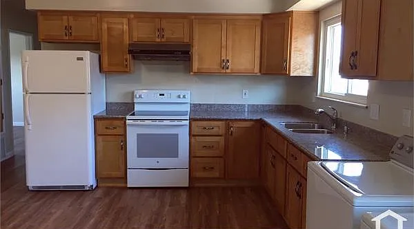 3 bed, 1660 sqft, $3,650 — Photo 2