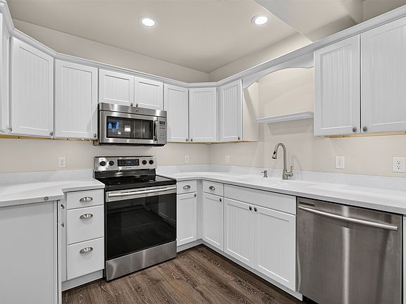 5th image of 510 E Broadway St