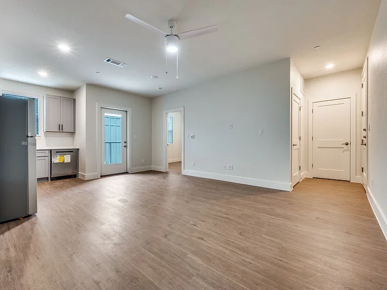 5317 Reiger Ave — Photo 2