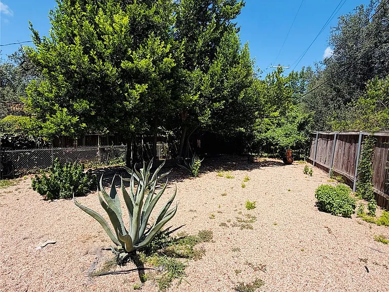 3212 E Oakmont Blvd #B — Photo 12