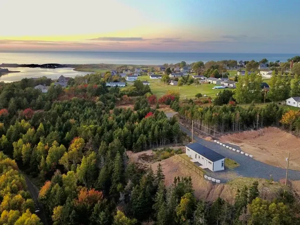 25 Parkdale Cres, Inverness, NS B0E 1N0