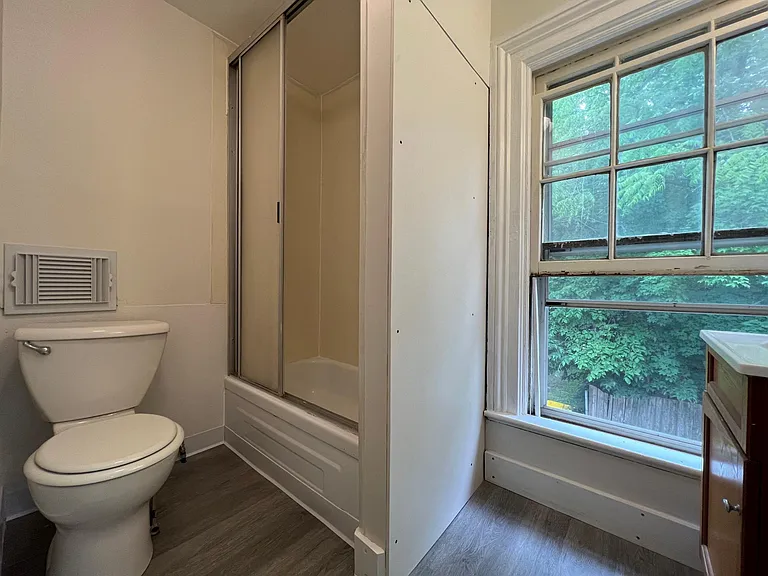 401 W Jackson St #8 — Photo 6