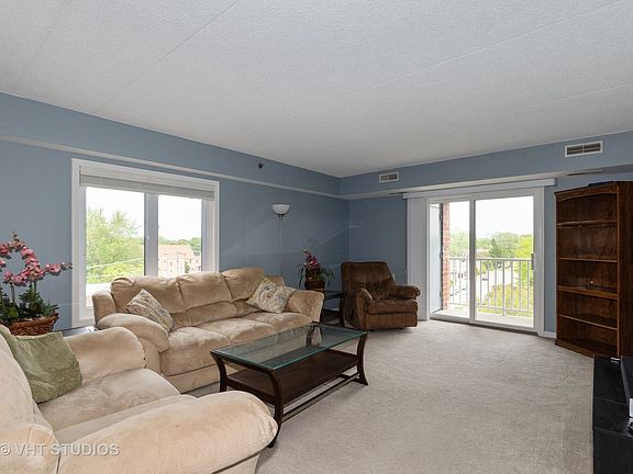 3rd image of 6211 Lincoln Ave Unit 506