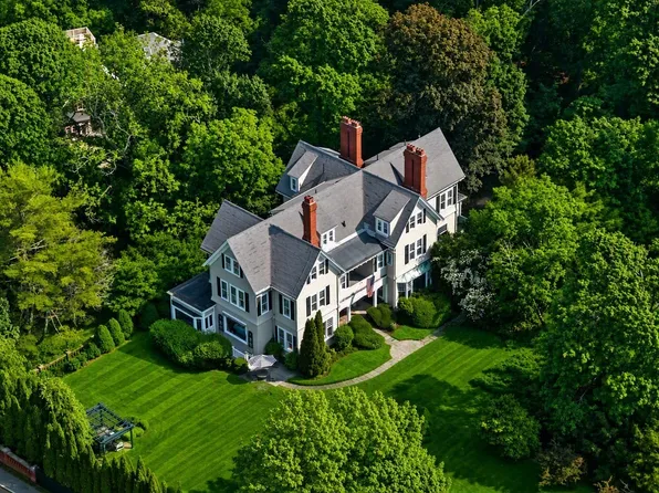 51 Cliff St, Nahant, MA 01908