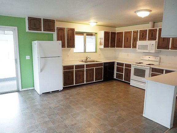 2nd image of 3616 Woodlake Dr