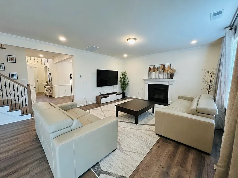 2521 Macy Grove Ln — Photo 9