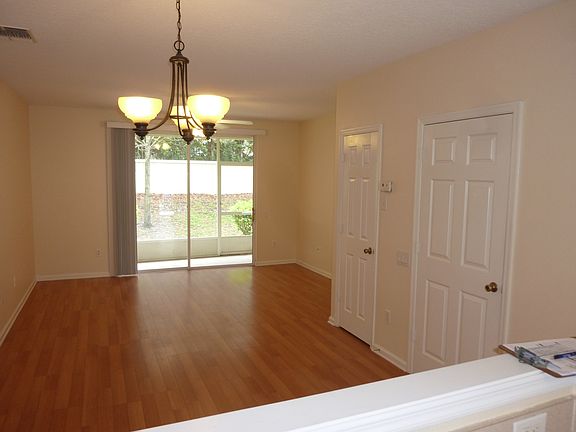 4th image of 939 Vineland Pl