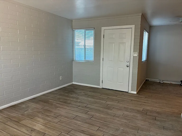 4116 E Moreland St — Photo 2