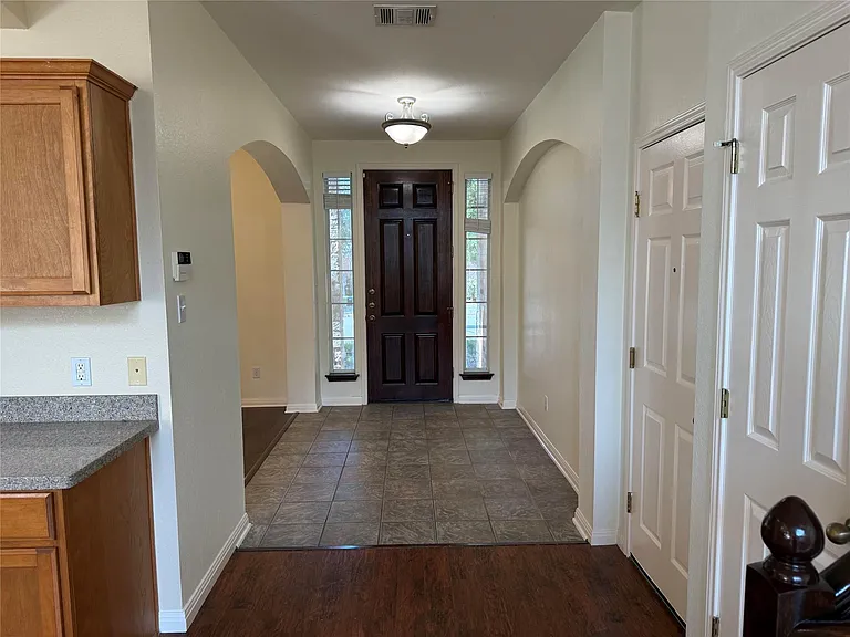 1511 Homewood Cir — Photo 3